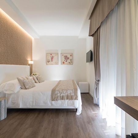 Hotel Mon Cheri Riccione Exteriör bild