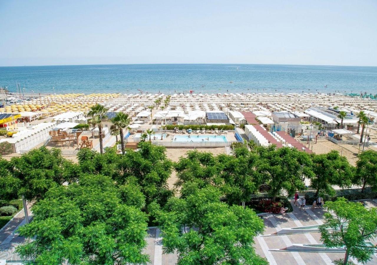 Hotel Mon Cheri Riccione Exteriör bild