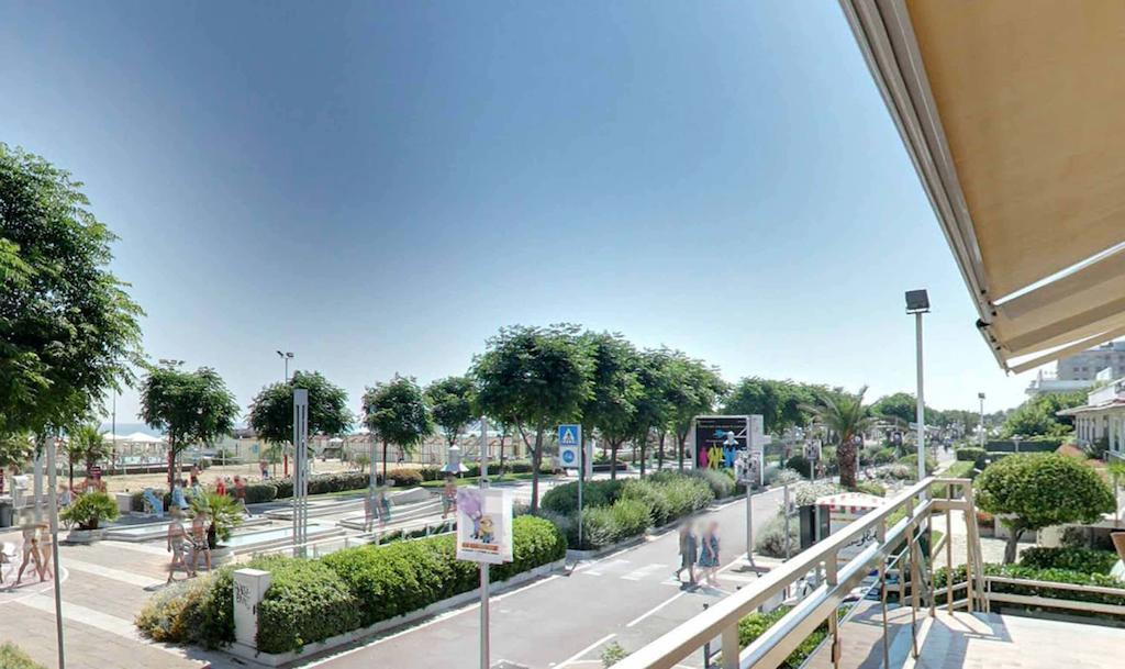 Hotel Mon Cheri Riccione Exteriör bild