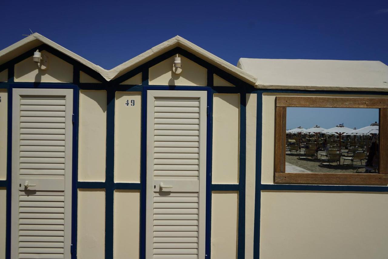 Hotel Mon Cheri Riccione Exteriör bild