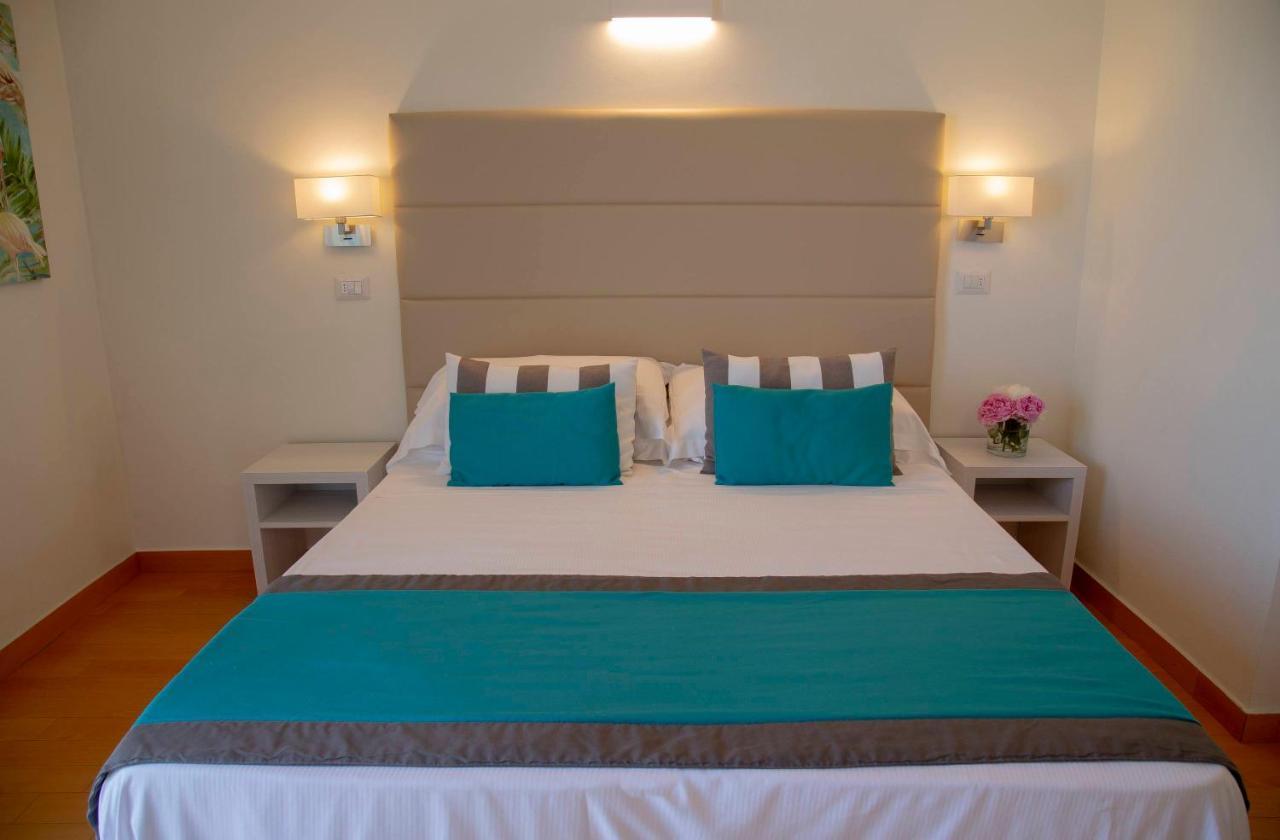 Hotel Mon Cheri Riccione Exteriör bild