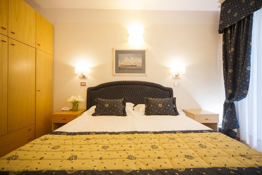 Hotel Mon Cheri Riccione Exteriör bild