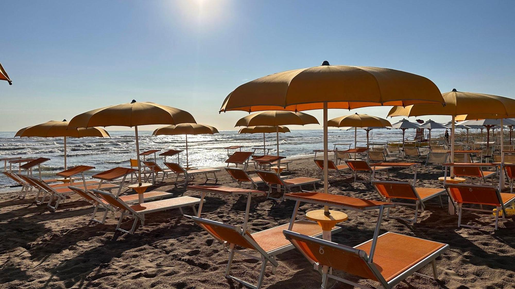 Hotel Mon Cheri Riccione Exteriör bild