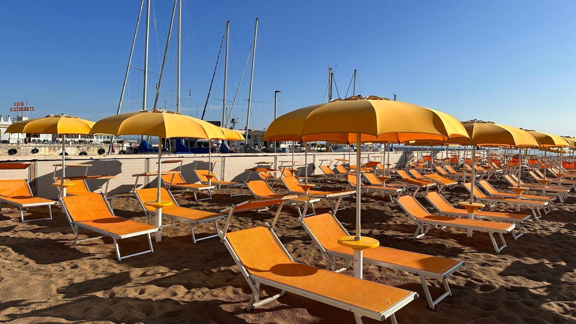 Hotel Mon Cheri Riccione Exteriör bild