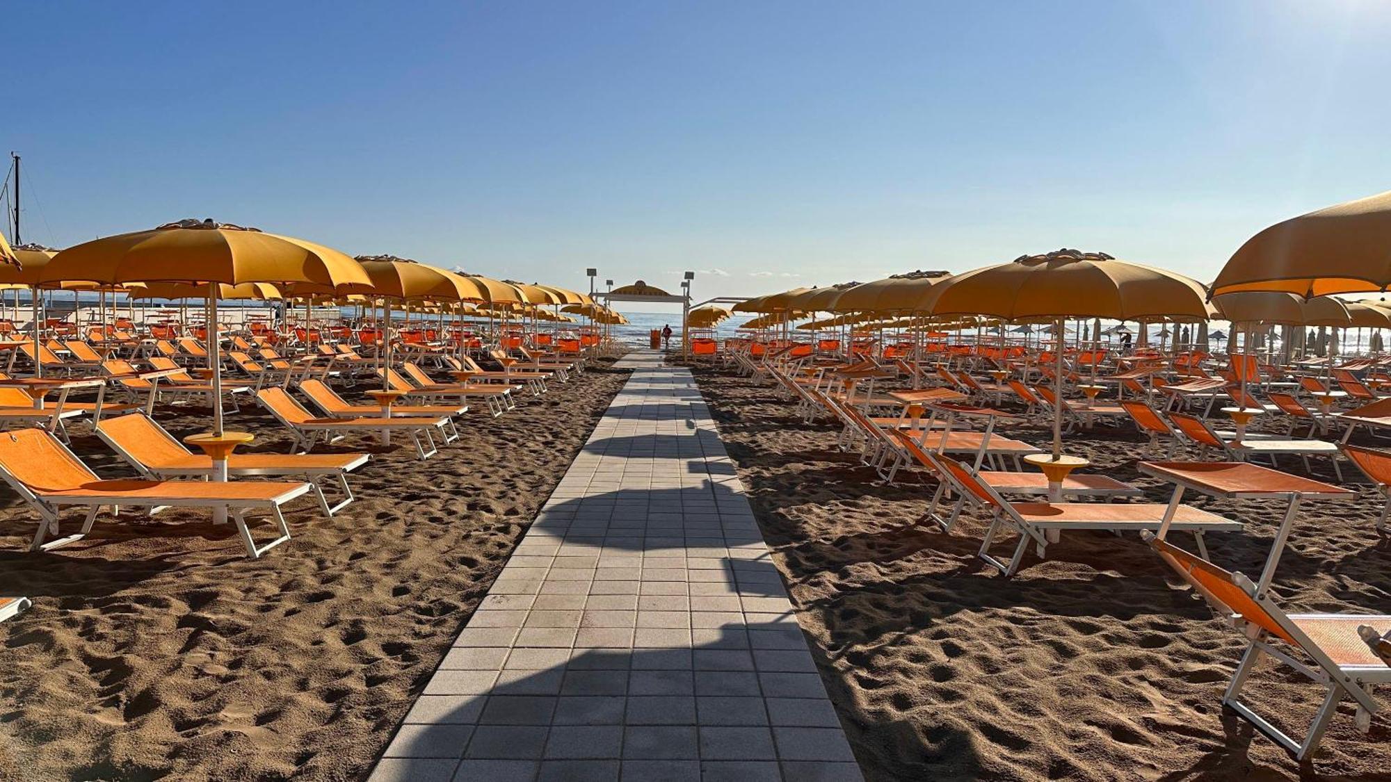 Hotel Mon Cheri Riccione Exteriör bild