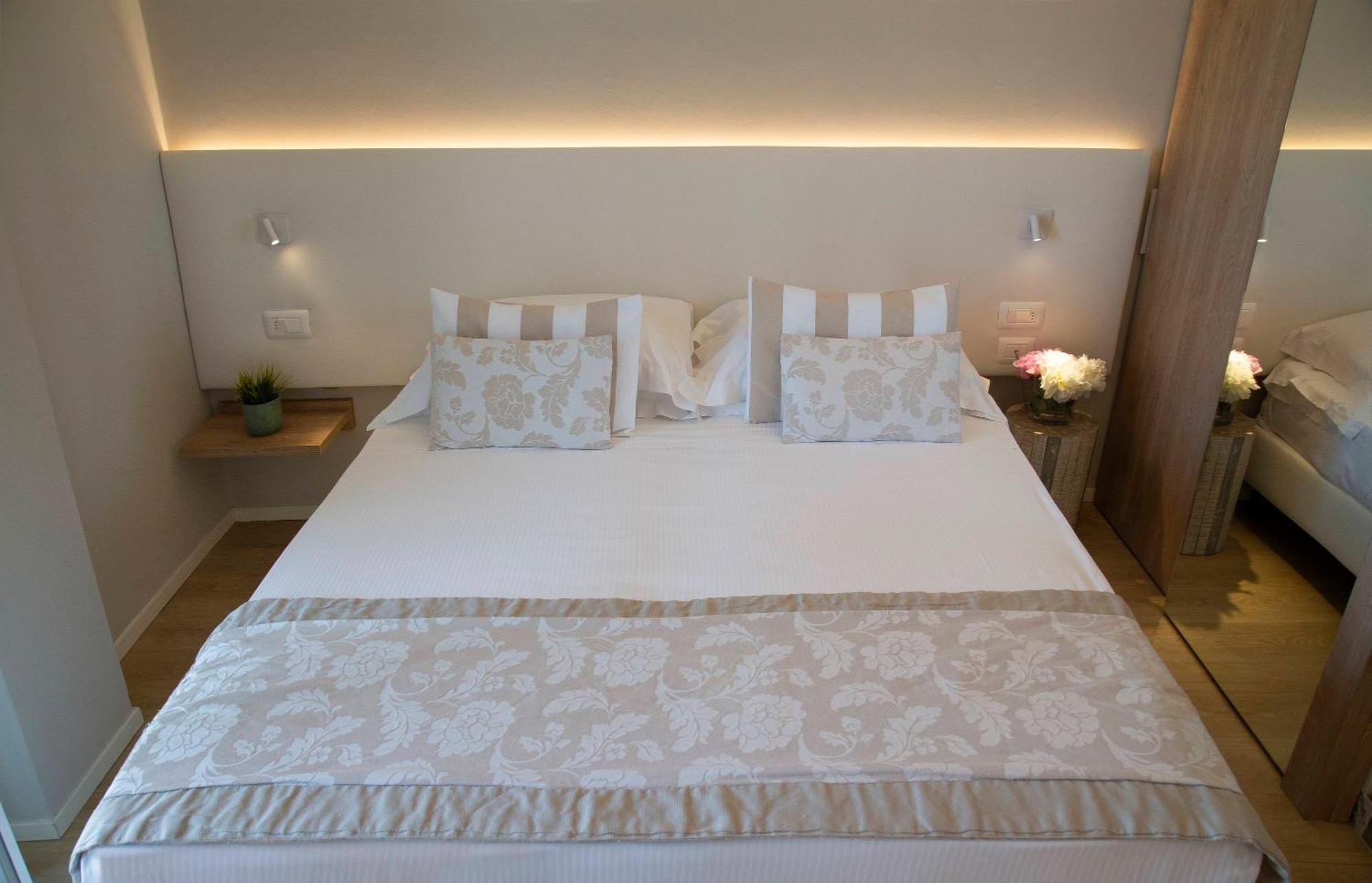 Hotel Mon Cheri Riccione Rum bild