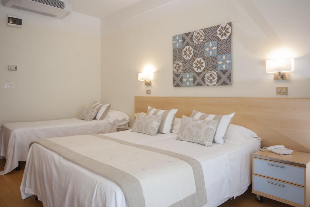 Hotel Mon Cheri Riccione Exteriör bild