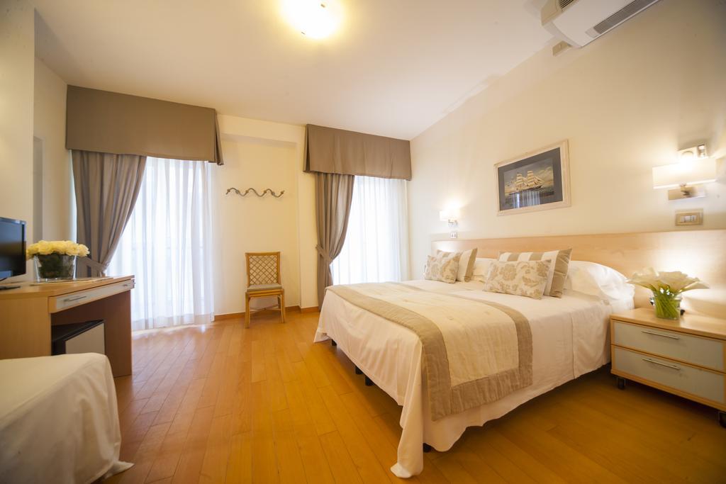 Hotel Mon Cheri Riccione Exteriör bild