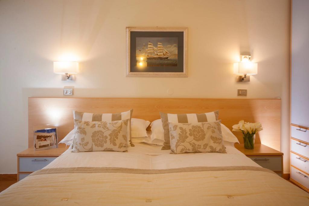 Hotel Mon Cheri Riccione Rum bild