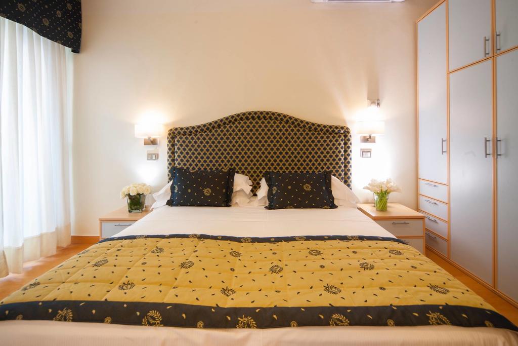 Hotel Mon Cheri Riccione Rum bild