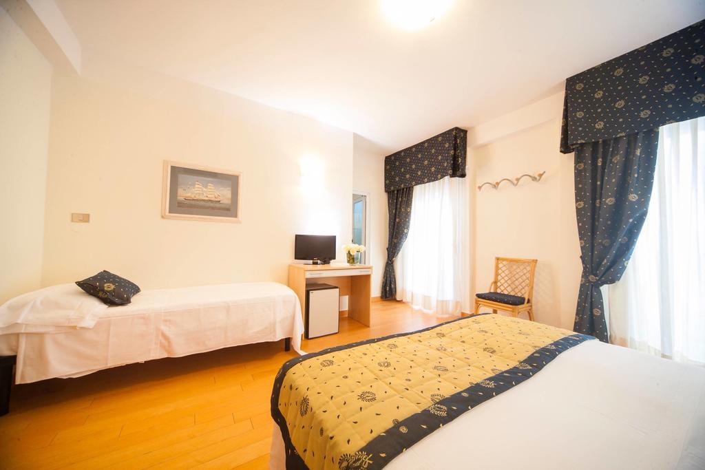 Hotel Mon Cheri Riccione Rum bild