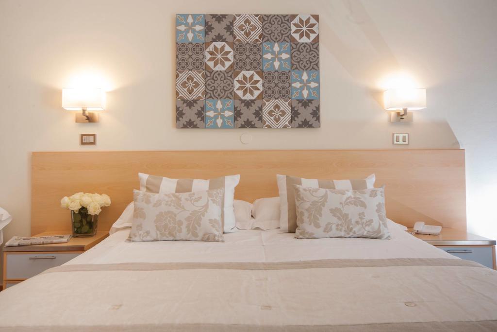 Hotel Mon Cheri Riccione Rum bild