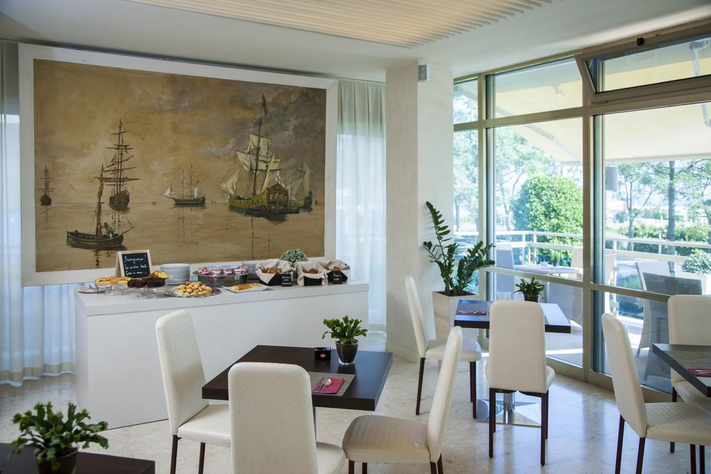Hotel Mon Cheri Riccione Exteriör bild