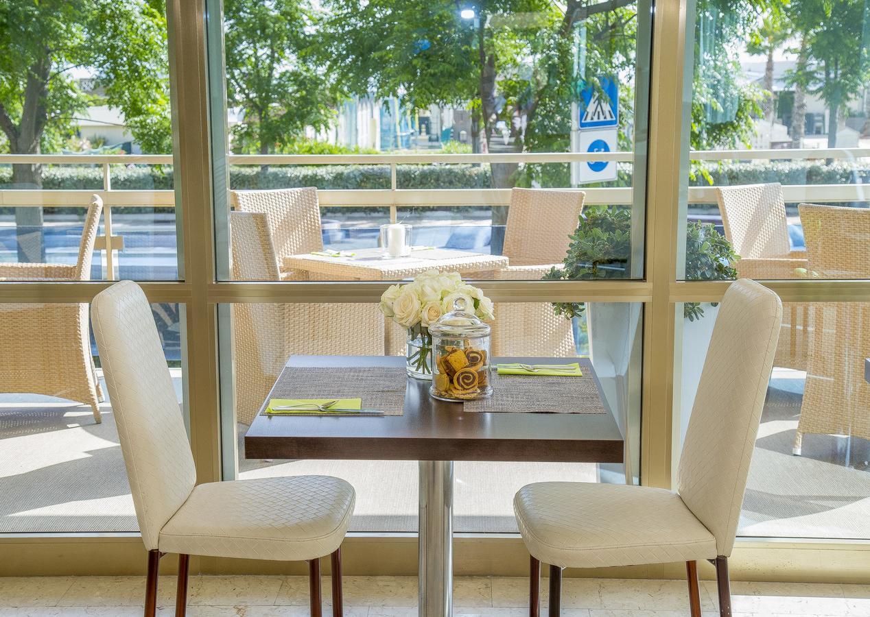 Hotel Mon Cheri Riccione Exteriör bild