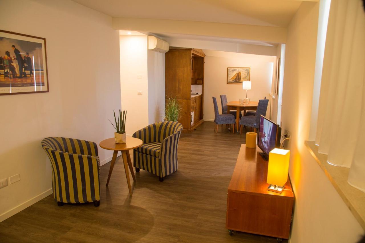 Hotel Mon Cheri Riccione Exteriör bild